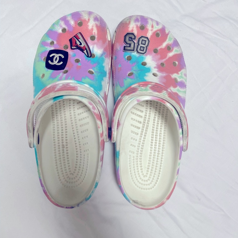 Women’s crocs size 9